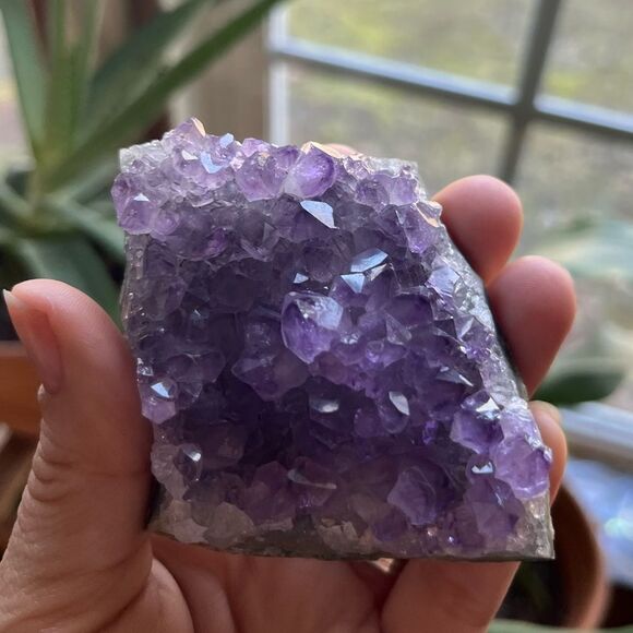 All natural, beautiful, amethyst, crystal cluster. 148 g 3.75 x 3” 740 CTW. - Picture 4 of 10